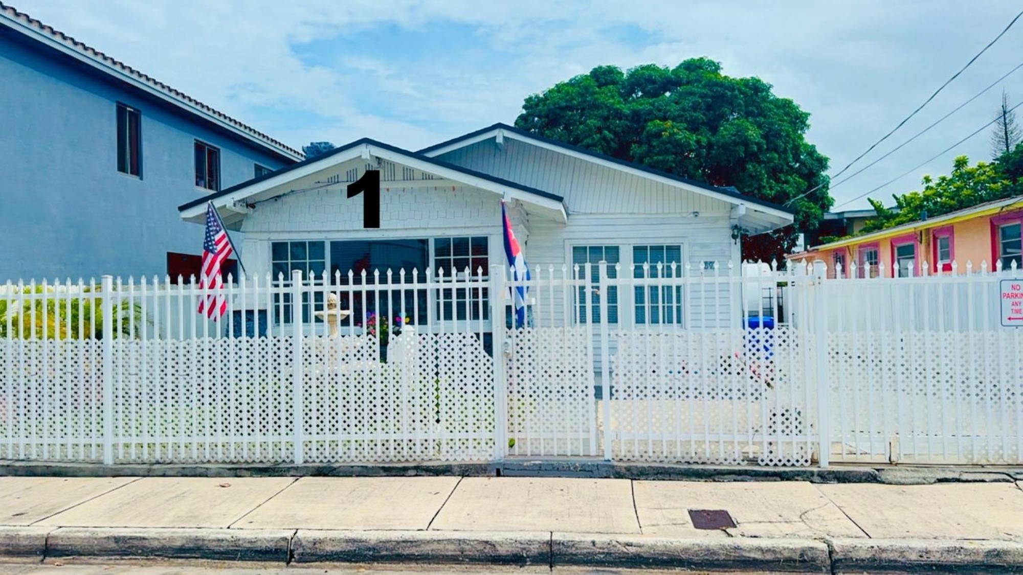 B1 Best Value On Private Bedroom With Private Bathroom In Little Havana, Miami Exterior foto